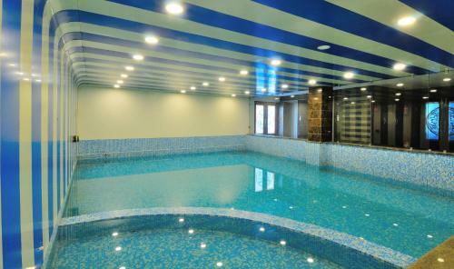 Hotel Crystal Ganga Heights - 1.5 Km From Har Ki Pauri