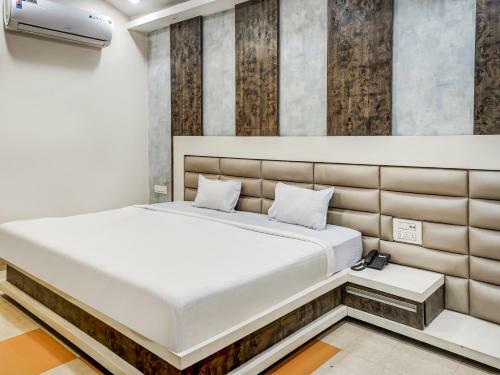 Capital O 79766 Hotel Star International