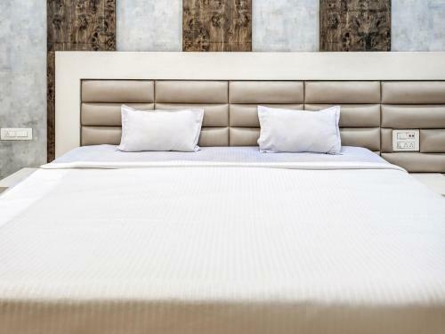Capital O 79766 Hotel Star International