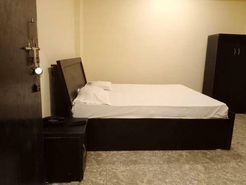 S S Hotel And Restaurant By Wb Economy