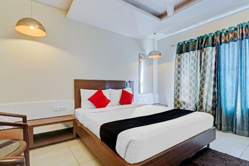 Hotel Capital O 81651 City Palace