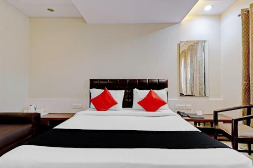 Hotel Capital O 81651 City Palace