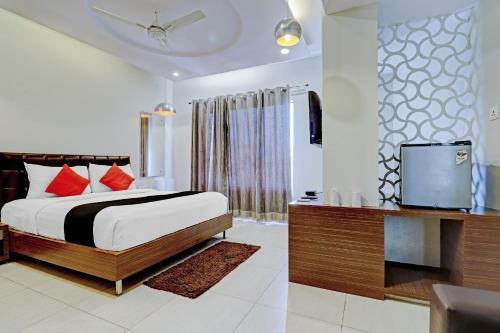 Hotel Capital O 81651 City Palace