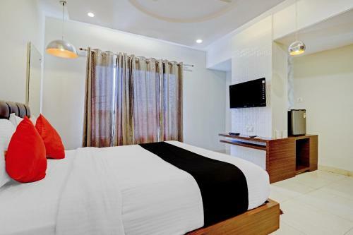 Hotel Capital O 81651 City Palace