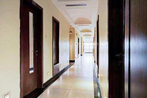 Hotel Capital O 81651 City Palace