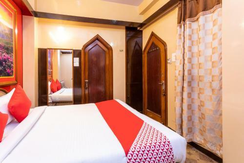Oyo 26754 Shree Malak Hotel