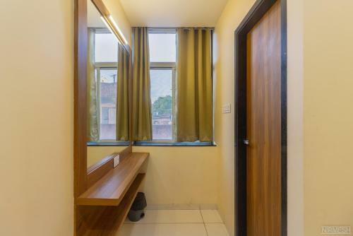 Hotel Giri Shankara
