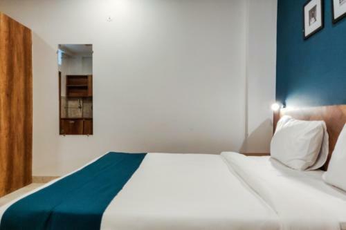Hotel Silverkey Executive Stays 41109 Chikitsak Nagar