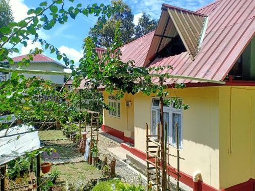 Last Resort, Homestay