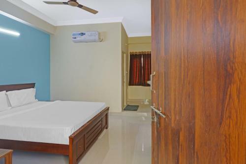 Oyo 85841 Hotel Vibrant Golden Bay