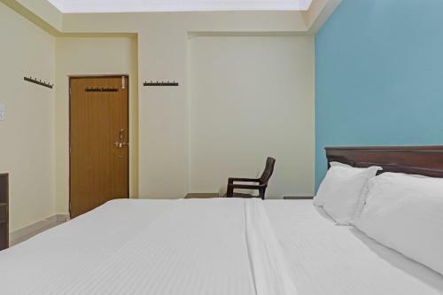 Oyo 85841 Hotel Vibrant Golden Bay