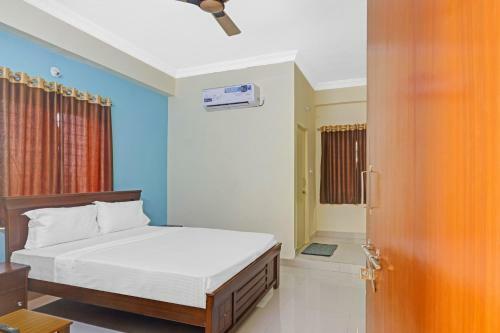 Oyo 85841 Hotel Vibrant Golden Bay