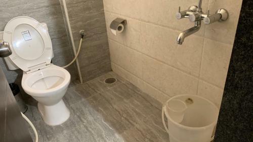 Hotel Cyc 011 Limestone Luxury