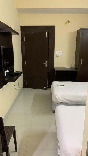 Hotel Cyc 011 Limestone Luxury
