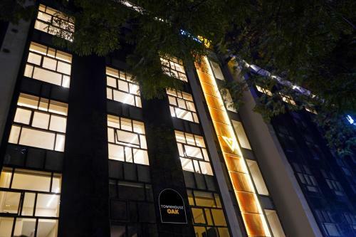 Townhouse Oak Hotel V