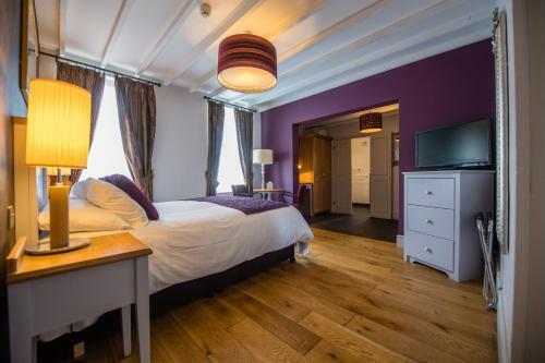 The Grove Hotel