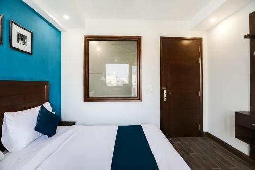 Hotel Silverkey Executive Stays 39550 Dakshin Marg Phase 2