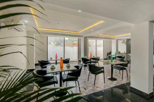 Hotel Collection O 82882 Reebah Suites