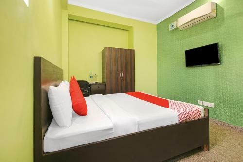 Oyo 81095 Apurwa Hotels