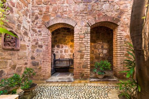 Villa Hostie Chinar Haveli - Heritage Home With Pool, Gurgaon