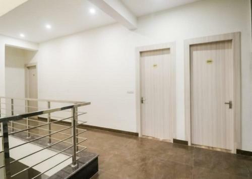Fabhotel Skylight Inn