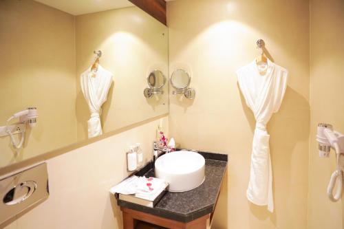 Hotel Regenta Suites Gurugram, Sohna Road, Sector 49
