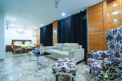 Lime Tree Hotel 32nd Avenue Near Sector 29 Gurgaon Fully Vaccinated Staff