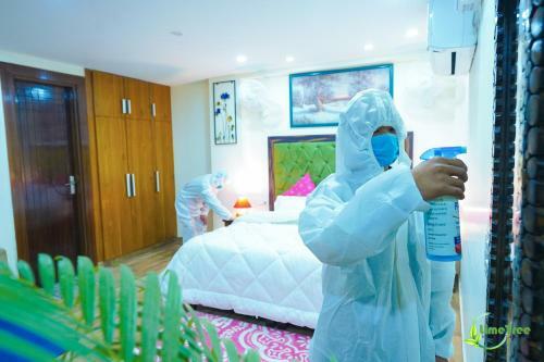 Lime Tree Hotel 32nd Avenue Near Sector 29 Gurgaon Fully Vaccinated Staff