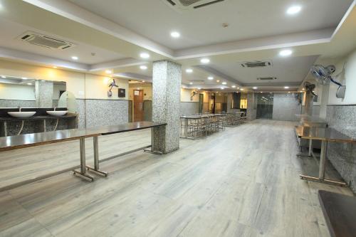 Hotel Anuvarat Vishwa Bharti Soc. (Anuvibha)