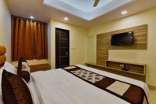 Pinkcity Prime By Gayatri Hotels