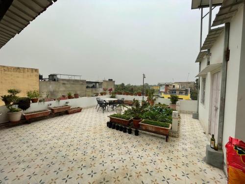 Hostal Open Skies
