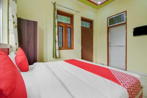 Oyo Flagship 46050 Hotel Roof Top