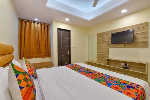 Fabhotel Pink City