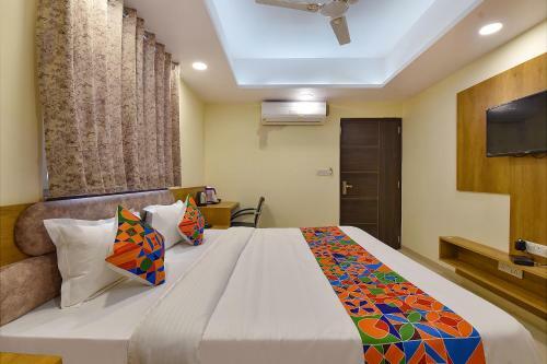 Fabhotel Pink City