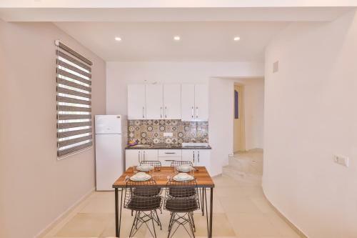 3 House Apart