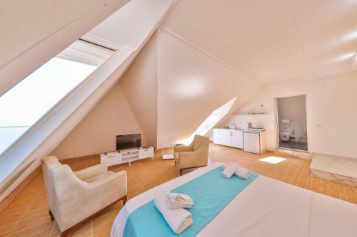 3 House Apart