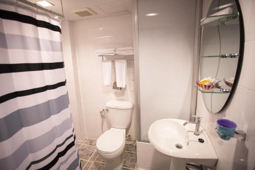 Hotel First House