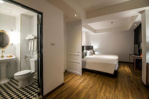 Hotel First House