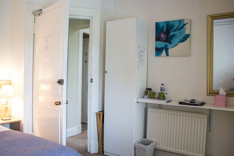 Hostal Hazeldene Guest House