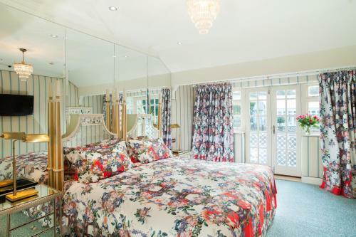 Summer Lodge Hotel
