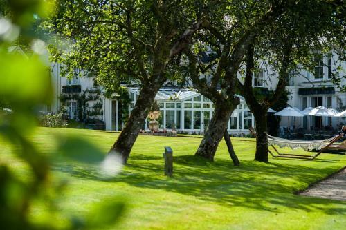 Summer Lodge Hotel