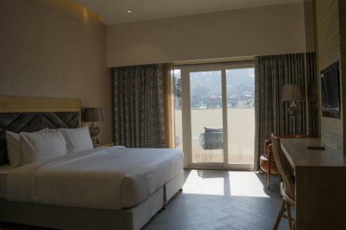Hotel Clarks Inn Suites Kangra