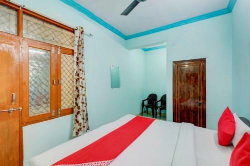 Oyo 84006 Hotel Shiv Kripa