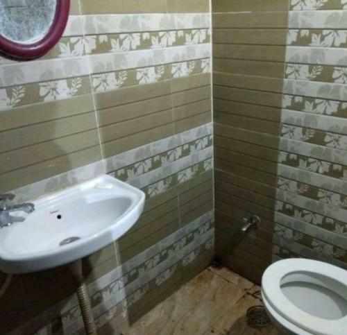 Hotel Asha Palace By Wb Inn, Kanpur