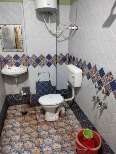 Hotel Asha Palace By Wb Inn, Kanpur