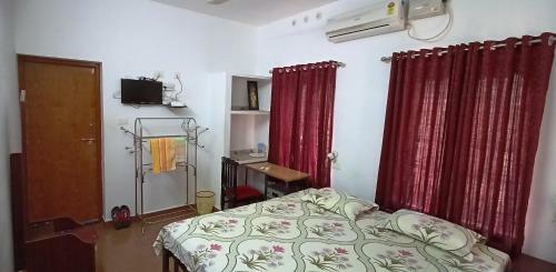 Kuttickattil Gardens With Kitchen