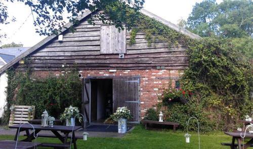 Hostal Square And Compass Stables