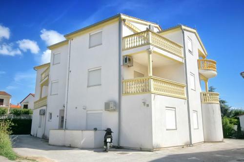 Apartment Burle For 2-4 People