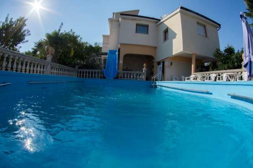 Apartment Uvo 1 With Shared Pool