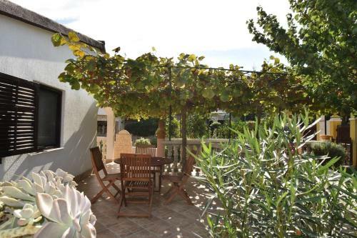 Apartment Ivo With Shared Swimming Pool